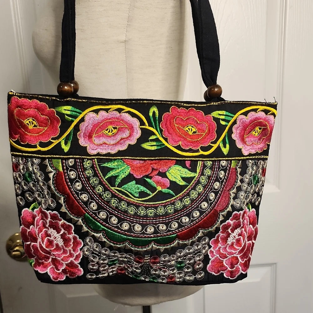Elegant Mexican Black Floral Embroidered Shoulder Bag. - Picture 2 of 12